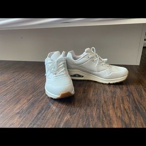 Women’s Skechers Uno Stand on Air